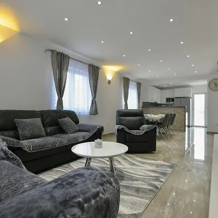 Villa Ctim249/ Modern Decorated With Private Pool Imotski