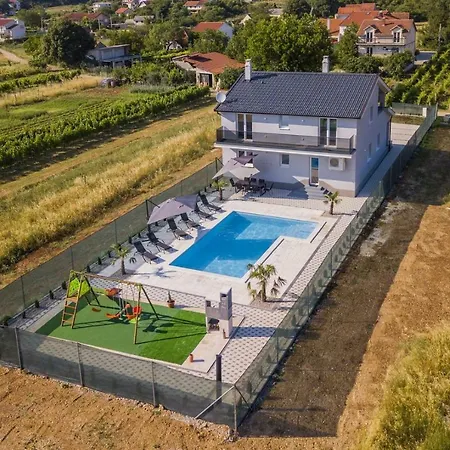 Ctim249/ Modern Decorated With Private Pool Imotski
