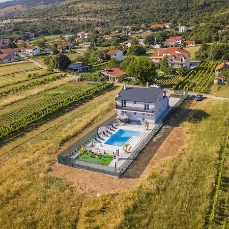Ctim249/ Modern Decorated With Private Pool *